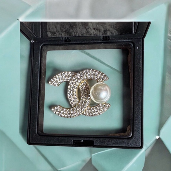 Fashion Jewelry Jewelry - Gold and Silver Brooch with Pearl Accent